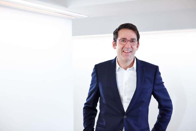 PROF. DR. MED. UWE MELLIES, [object Object]