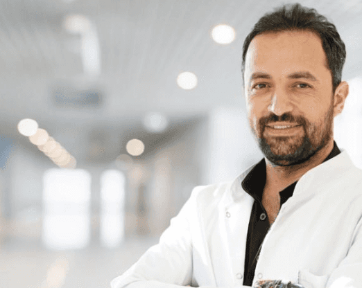 Baiser. Docteur. Gokhan premier, [object Object]