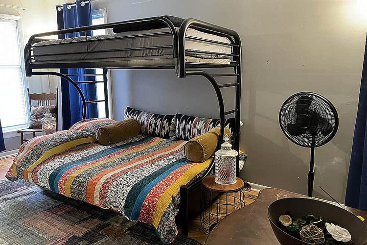 Kamar Gajah: Bunk Bawah