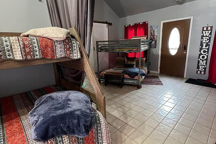 Ruang Persatuan: Tempat Tidur Top Bunk
