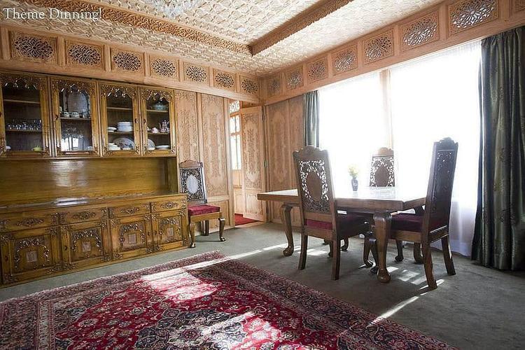 Double or twin room (2 people)