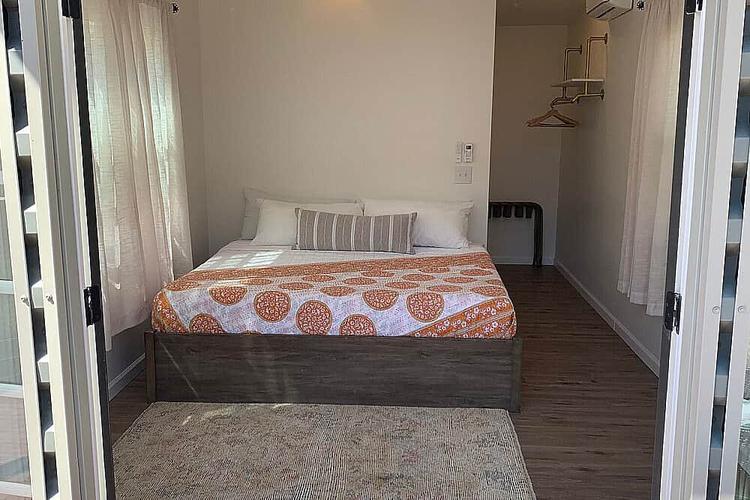 Lotus Pad King Tiny Home (One Guest)