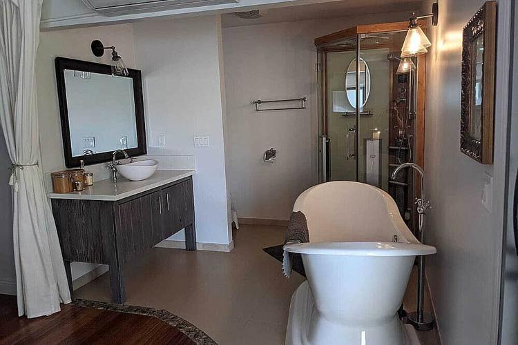 Private Jal King Bedroom for 2 People
