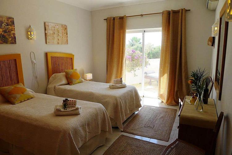 Suite Tempat Tidur Twin Bersama dengan Kamar Mandi Dalam