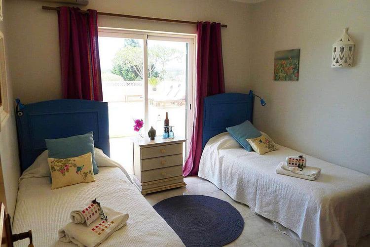 Suite tempat tidur kembar bersama (kamar mandi bersama)