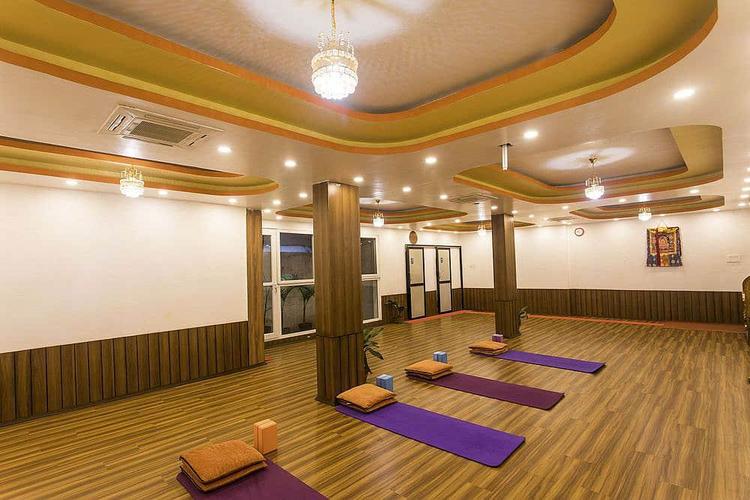 14 Hari Ayurveda + Retret Detoks Yoga di Nepal