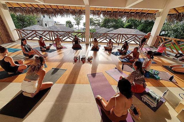 6 Araw Personal na Yoga at Surf Package sa Olon, Ecuador