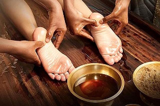 15 ቀን Ayurvedic የውበት እንክብካቤ እና ዮጋ ማሸጊያ በካቲማንድ, ኔፓል ውስጥ