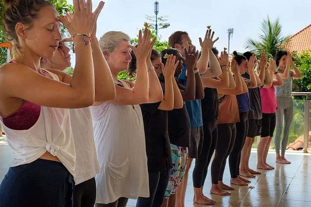 25 Araw 200 Oras Hatha Vinyasa Yoga Teacher Training sa Bali