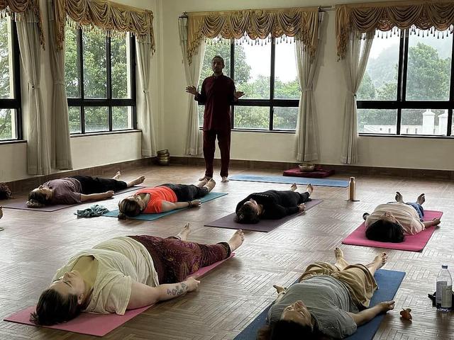 8 Hari Rohani Yoga, Meditasi & Biara Retreat di Nepal