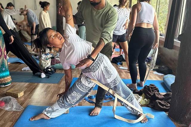 28 Hari 200 HR Hatha, Ashtanga, Vinyasa, Iyengar YTT di India