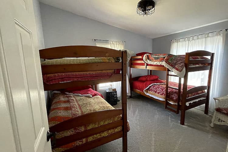 غرفة رباعية مشتركة