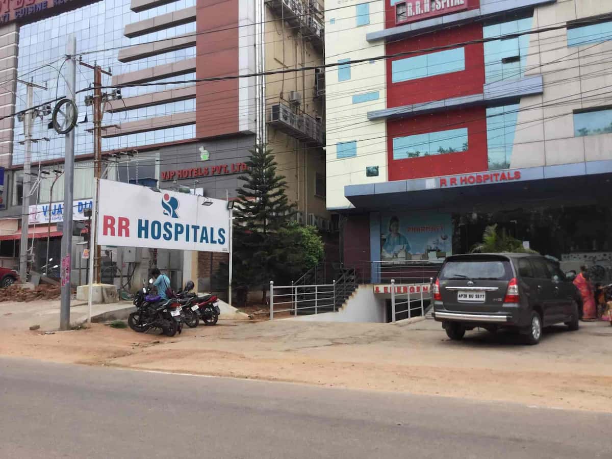 مستشفيات آر آر