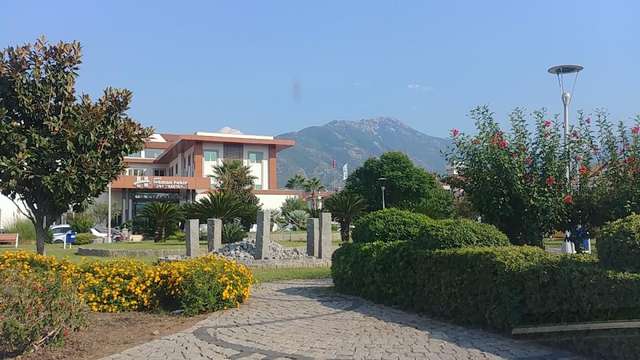 مستشفى لقمان حكيم إسناف الخاص