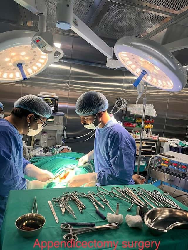 مستشفيات آر آر